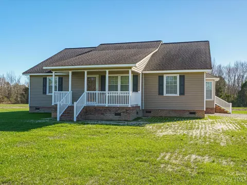 1569 State Rd, Cheraw, SC 29520