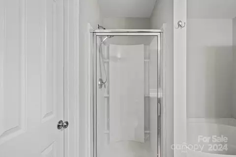 Bath - 323 Lind Point Ln, Monroe, NC 28110 photo 2 of 4