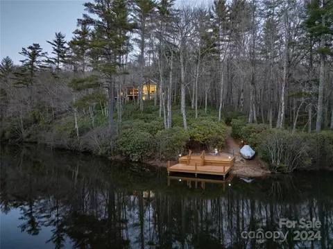209 Cardinal E Dr E, Lake Toxaway, NC 28747