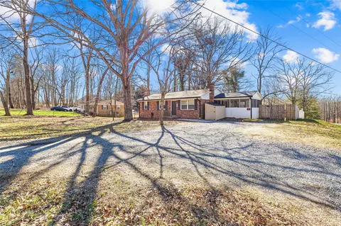 702 Freedom Mill Rd, Gastonia, NC 28052