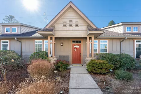 23 Foxtail Ct, Hendersonville, NC 28792