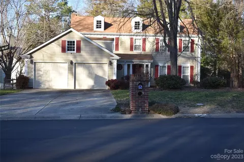 2216 Oak Leigh Dr, Charlotte, NC 28262