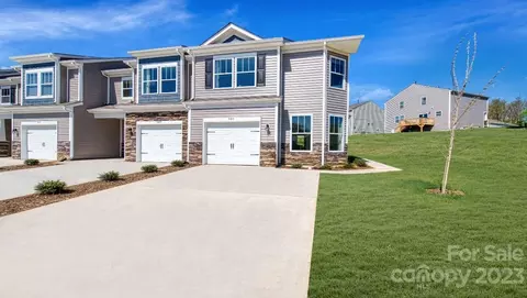 215 Creekview Rd, Hendersonville, NC 28792