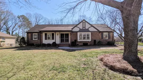 1613 Nottingham Dr, Gastonia, NC 28054