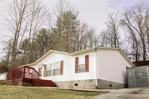 138 Chapel St, Spruce Pine, NC 28777