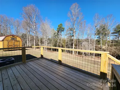 Exterior - 4422 Bennett Rd, Morganton, NC 28655 photo 5 of 7