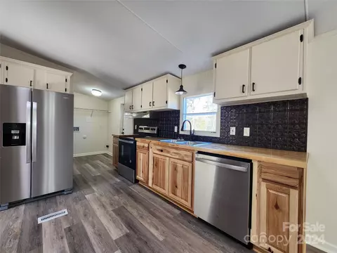 Kitchen - 4422 Bennett Rd, Morganton, NC 28655 photo 2 of 2