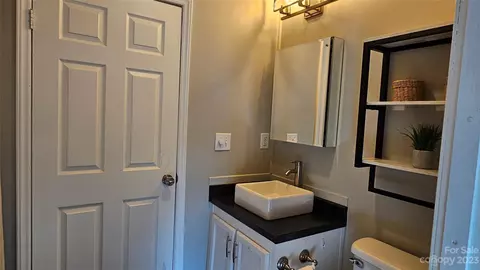 Bath - 10401 Singletree Ln, Davidson, NC 28036 photo 2 of 2