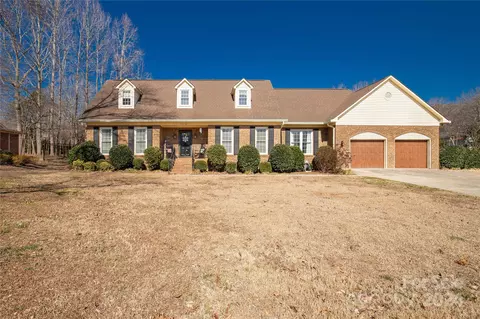 1318 Somerset Dr, Lancaster, SC 29720