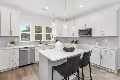 2605 Dr Carver Rd, Charlotte, NC 28208