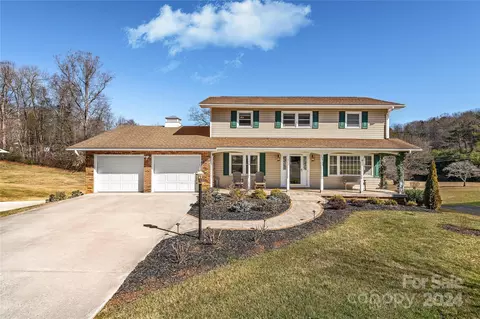 124 Glendale Dr, Waynesville, NC 28786