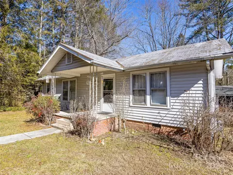 Exterior - 433 S Broad St, Brevard, NC 28712 photo 4 of 6
