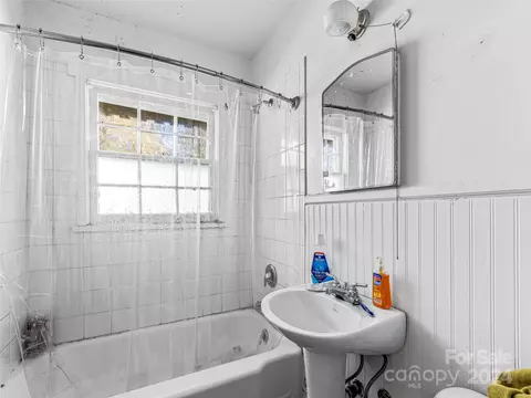 Bath - 433 S Broad St, Brevard, NC 28712 photo 3 of 5