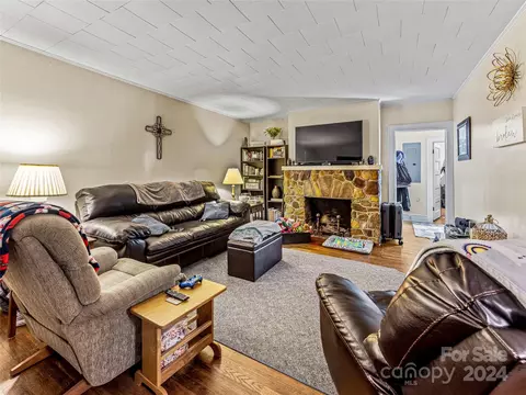 Living - 433 S Broad St, Brevard, NC 28712 photo 1 of 4