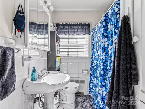 Bath - 433 S Broad St, Brevard, NC 28712 photo 1 of 5