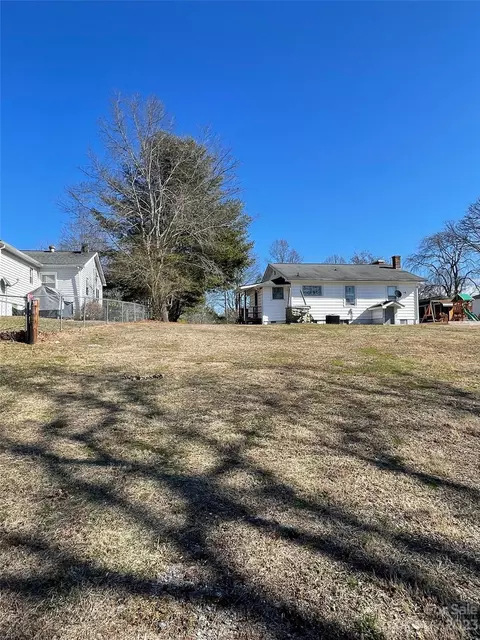 129 Crisp 1 2 Ln #1 & 2, Hendersonville, NC 28739