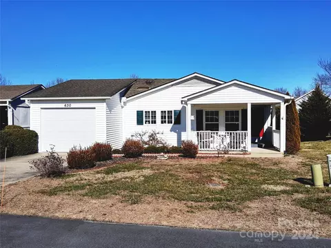 630 Paisley Ct, Hendersonville, NC 28739