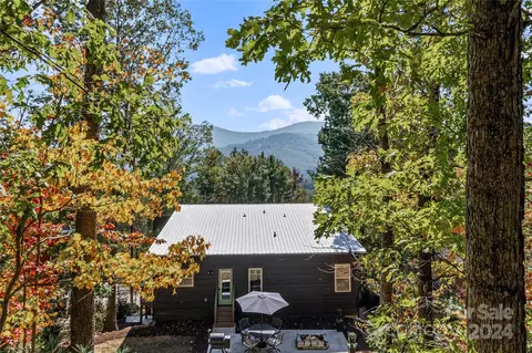 210 Pine Hill Dr, Swannanoa, NC 28778