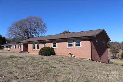 825 Sharpe Ln, Hiddenite, NC 28636