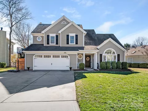 9040 Castlebay Dr, Charlotte, NC 28277
