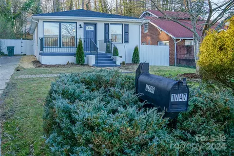 1747 Clairmont Dr, Hendersonville, NC 28791