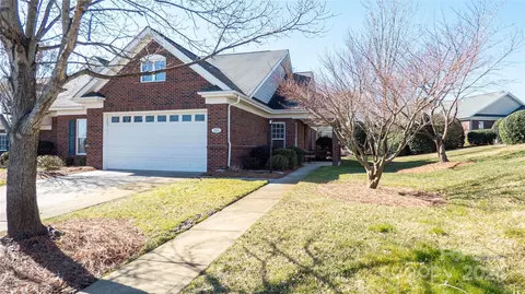 2815 Summer Valley Ct, Charlotte, NC 28269