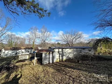 58 Orchard Park Rd, Flat Rock, NC 28731