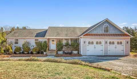 249 Persimmon Grove Ln, Mocksville, NC 27028