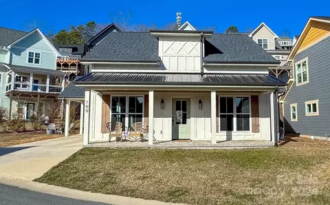 109 Chepstow Pl, Black Mountain, NC 28711