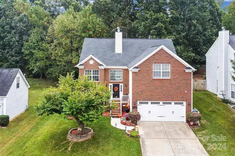 8220 Chatham Oaks Dr, Concord, NC 28027