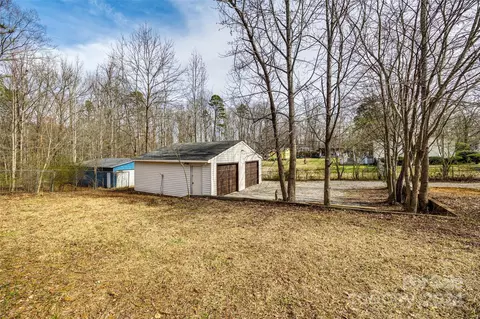Exterior - 3009 Crystal Dr, Midland, NC 28107 photo 6 of 7