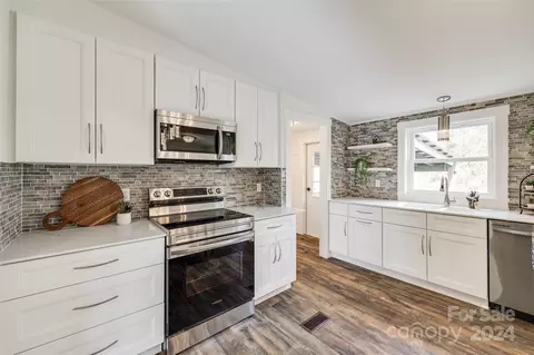 Kitchen - 3009 Crystal Dr, Midland, NC 28107 photo 2 of 2