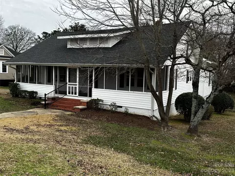 502 Dearborn St, Great Falls, SC 29055