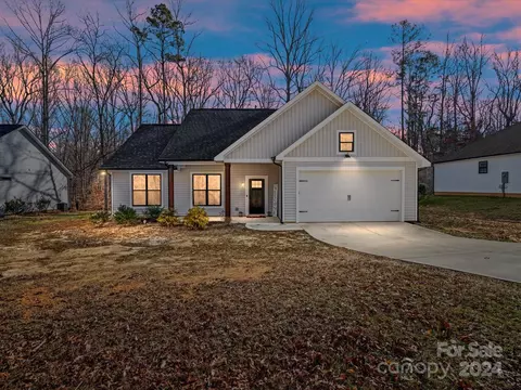 238 Delview Dr, Cherryville, NC 28021