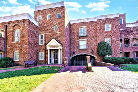 461 Fenton Pl, Charlotte, NC 28207