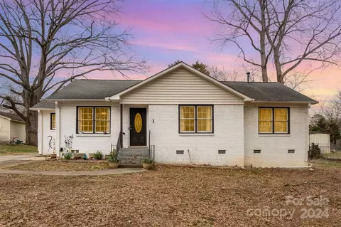 2118 Artwood Ln, Charlotte, NC 28217