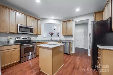 Kitchen - 507 Sailview Dr, Tega Cay, SC 29708 photo 4 of 4