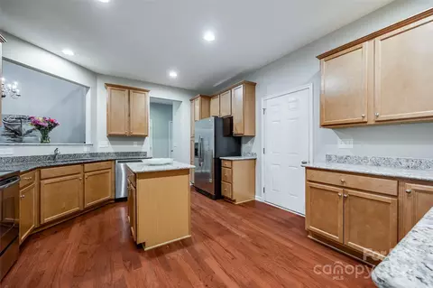 Kitchen - 507 Sailview Dr, Tega Cay, SC 29708 photo 3 of 4