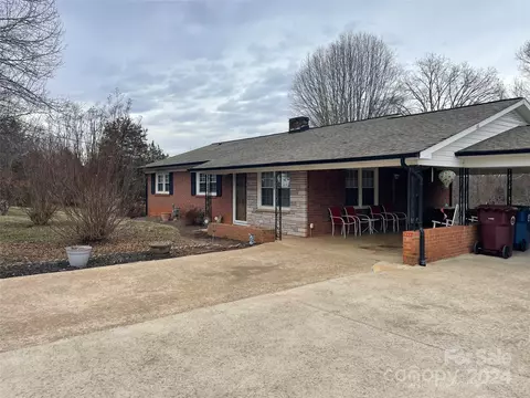 4368 Horseshoe Bend Rd, Hudson, NC 28638