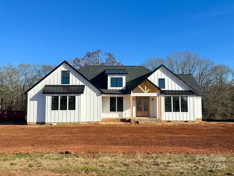 237 Triple Ponds Ct, Clover, SC 29710
