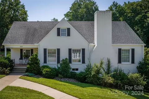 509 Collett St, Morganton, NC 28655