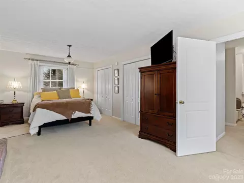 Bedroom - 340 Camelot Dr, Clyde, NC 28721 photo 6 of 10