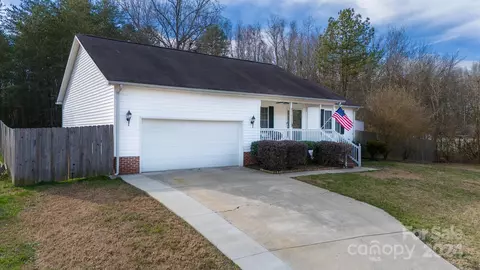 86 5th St, York, SC 29745
