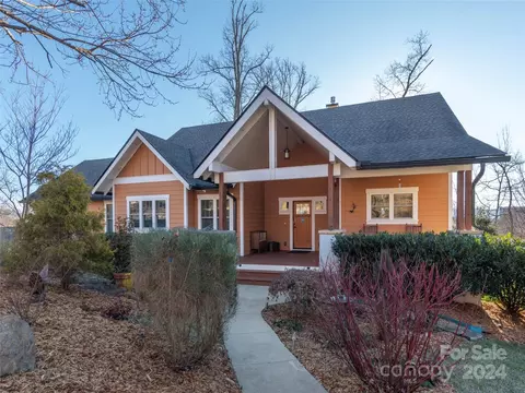 2 Dubois Dr, Asheville, NC 28803