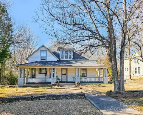 318 3rd Se St SE, Hickory, NC 28602