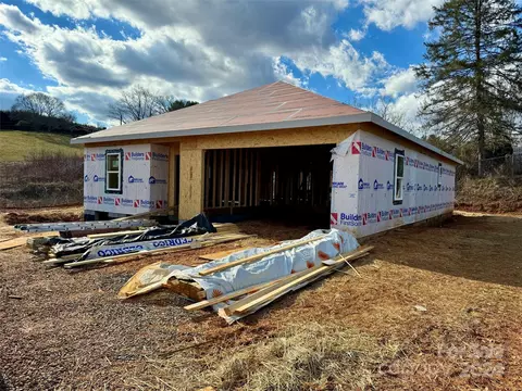 26 Summer Breeze Dr, Clyde, NC 28721