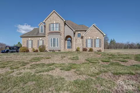 822 Springs Rd, Dallas, NC 28034