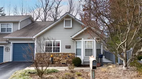 365 Laurel Park Pl, Hendersonville, NC 28791