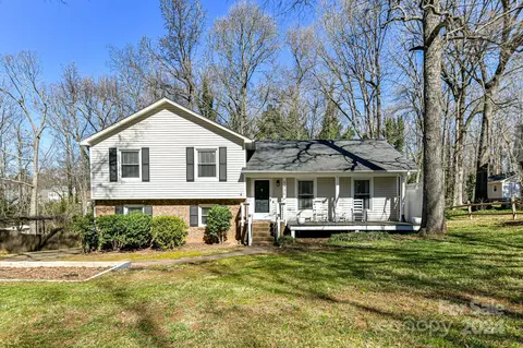1021 Timber Wood Ct, Matthews, NC 28105