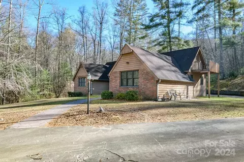 135 Oak Briar Dr, Hendersonville, NC 28739